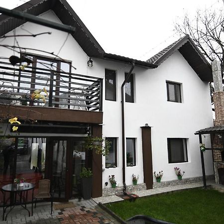 Upstairs Residence Targu Jiu Exterior photo